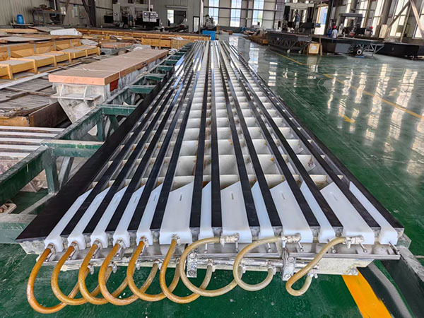 Silicon nitride ceramic curved plate